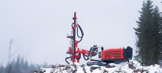 Tiger DG810 Surface tophammer drill rig